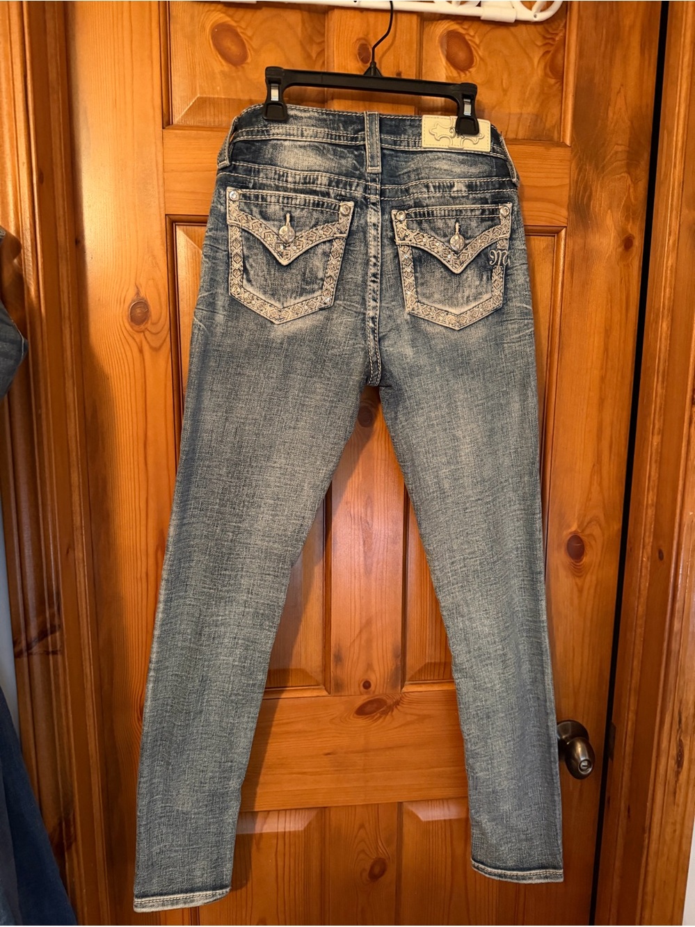 Miss Me Women's Washed Blue Skinny Jeans with Embroidered Pocket Trim